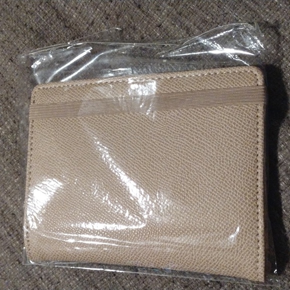 Foldie Beige Passport Cover – Slim, Stylish & Secure Travel Essential - Picture 3 of 3